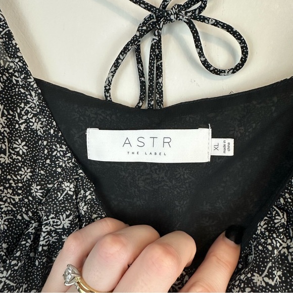 Astr The Label | Fairfield Long Sleeve Square Neck Floral Top Black Size XL - Picture 3 of 7
